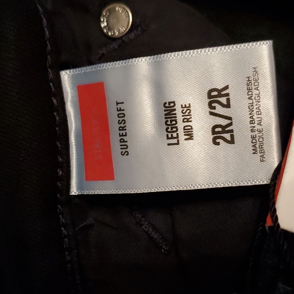 Express Dark Wash Skinny Jeans, Size 2R, Jeans - Picture 13 of 14